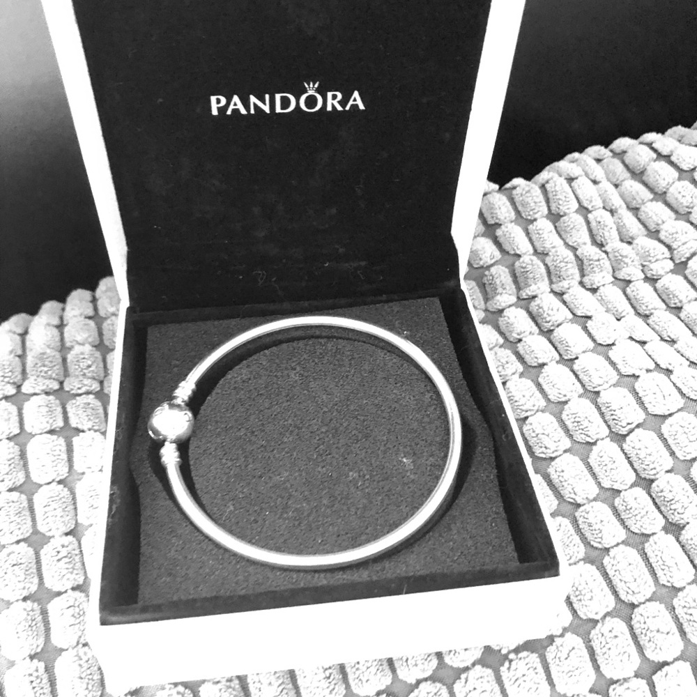 Beautiful bracelet from pandora an it’s new